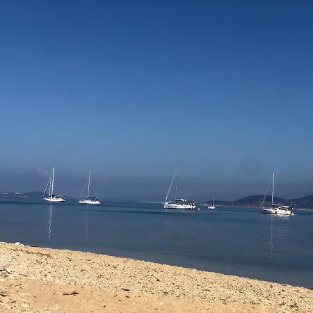 Grand A Entre Et Hyeres